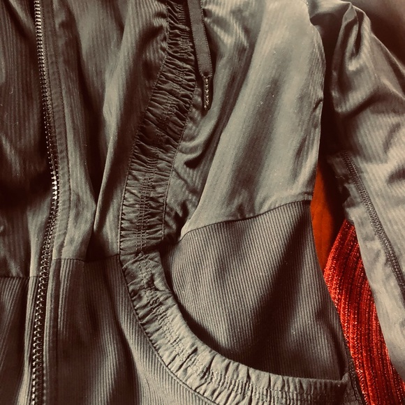 Lululemon - Picture 7 of 7